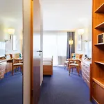 Michel Karoli ホテル 3*