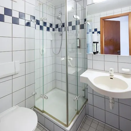 Hotel Roomingtons Karoli 3*