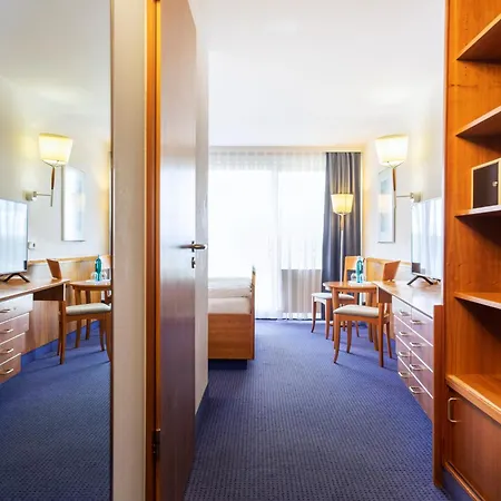 Roomingtons Karoli Hotel 3*
