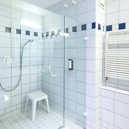 Roomingtons Karoli Hotel