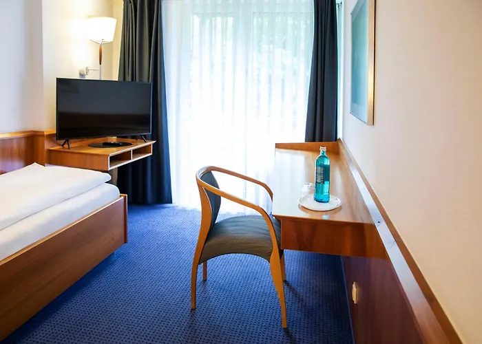 Michel Karoli 3* ולדקירכן