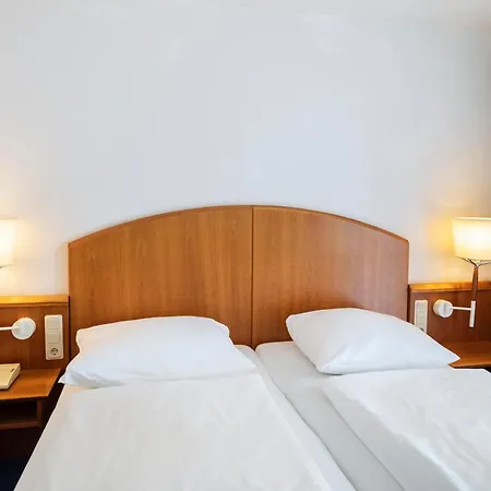 Roomingtons Karoli 3*