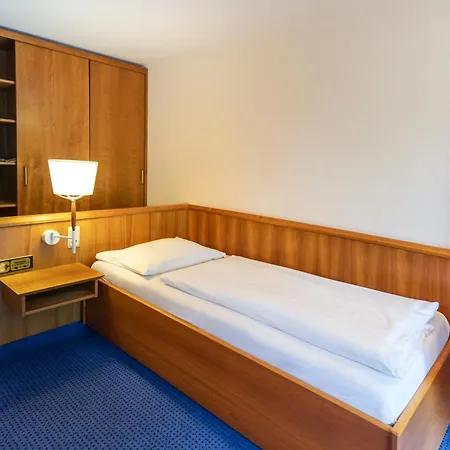 Roomingtons Karoli Otel 3*