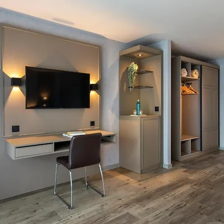 Otel Roomingtons Karoli 3*