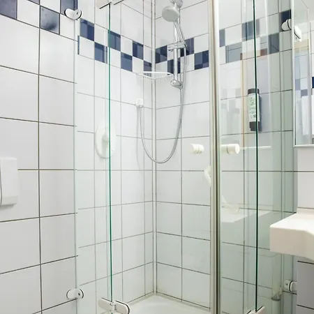 Roomingtons Karoli