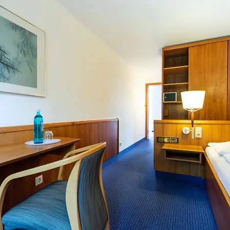 Roomingtons Karoli